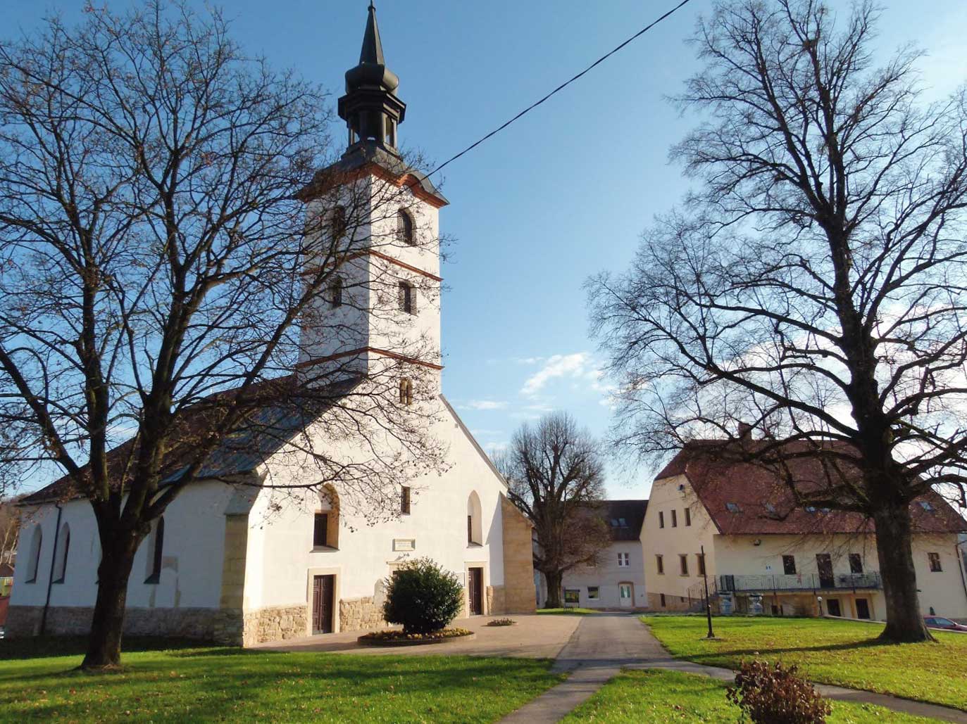 Gotska župnijska cerkev sv. Benedikta. Umetnostno zgodovinski spomenik