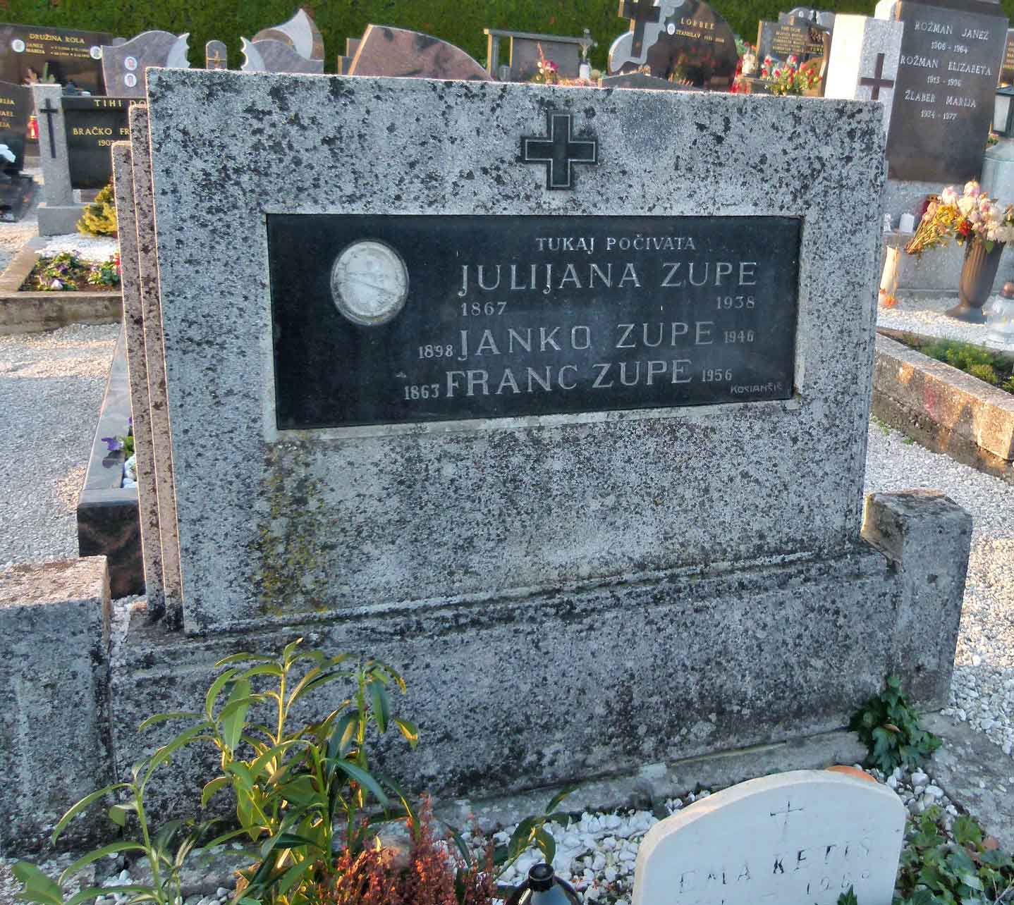 Franc Zupe (1863 - 1956), zaveden slovenski kmet, je bil 14 let župan občine Sv. Benedikt. Nagrobnik na pokopališču Benedikt